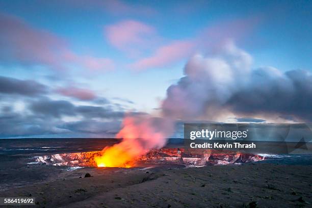 hawaii's kilauea caldera at twilight - kīlauea volcano stock pictures, royalty-free photos & images