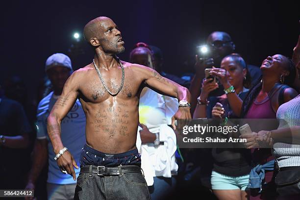 Rapper DMX performs live on stage at The Apollo Theater on August 5, 2016 in New York City.