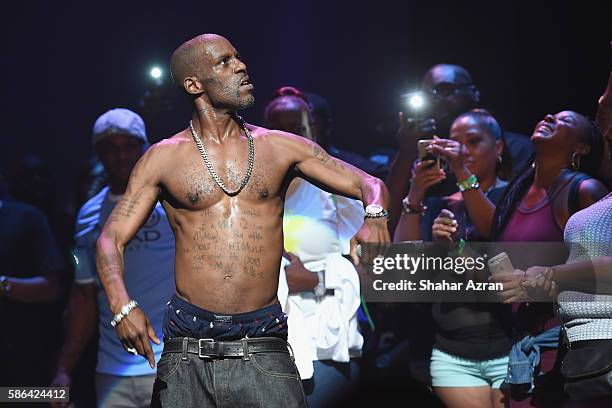 Dmx Rapper Walking Stage Apollo Theater Photos and Premium High Res Pictures - Getty Images