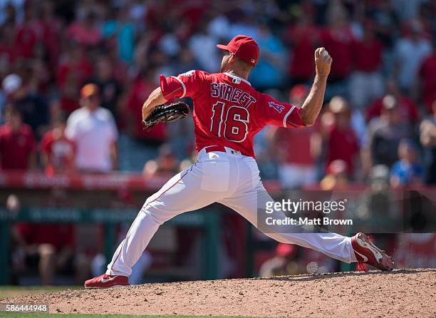 Closing pitcher Huston Street of the Los Angeles Angels of Anaheim pitches during the ninth inning of the game against the Boston Red Sox at Angel...