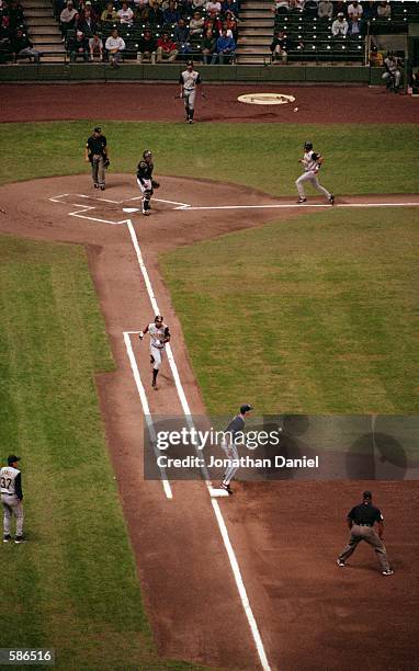First Base Line Crowd 154 Milwaukee Wisconsinmandatory Credit Stock Photos, High-Res Pictures ...