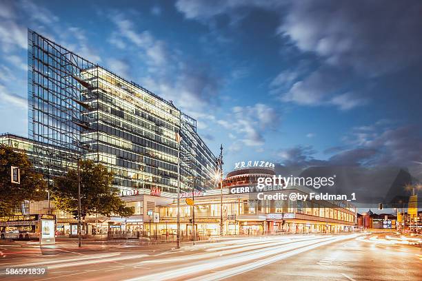 berlin cityscape at kudamm with cafe kranzler - kurfürstendamm 個照片及圖片檔