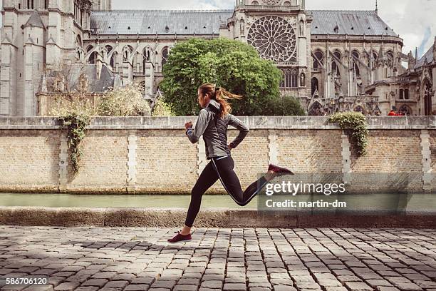 sports woman jogging in paris - motogp of france race stockfoto's en -beelden