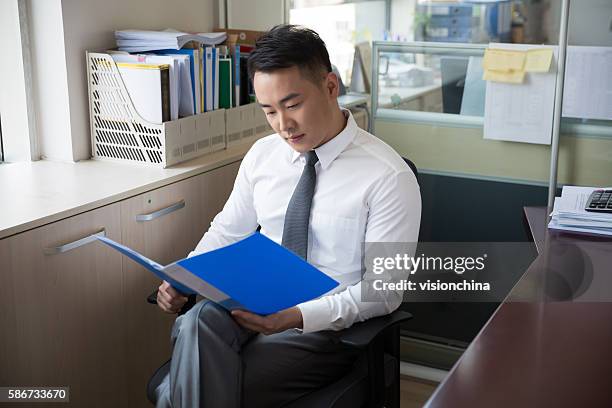 young successful man - funcionário público imagens e fotografias de stock