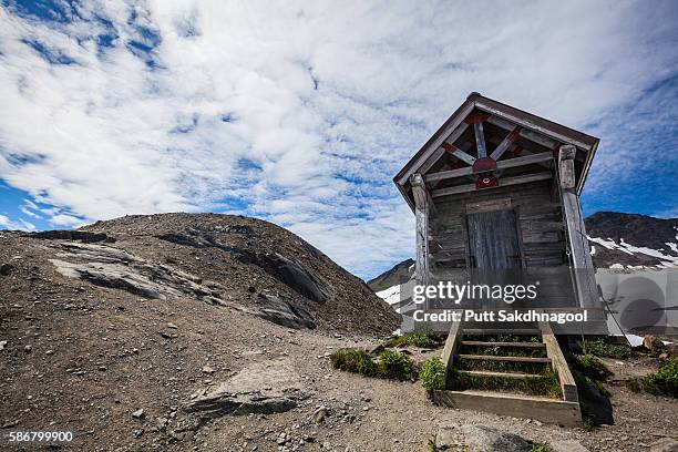 emergency shelter on harding icefield trail - kenai fjords national park stock pictures, royalty-free photos & images