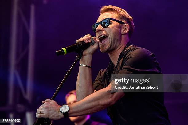 Ronan Keating performs at the Dubai Duty Free Shergar Cup at Ascot Racecourse on August 6, 2016 in Ascot, England.