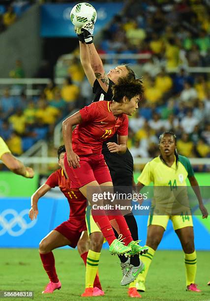 Roxanne Barker of South Africa catches the ball during the Women's Group E first round match between South Africa and China PR on Day 1 of the Rio...