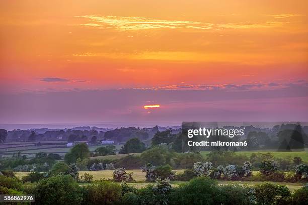 sunset in beautiful  irish landscape scenery. - lumen field fotografías e imágenes de stock
