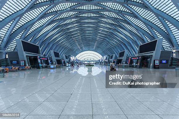 tianjin west railway station - wembley stadium celebrates topping of the new arches stockfoto's en -beelden