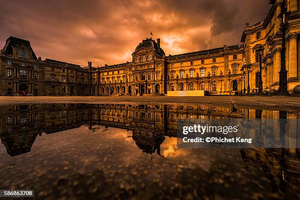 musee du louvre - place du louvre stock pictures, royalty-free photos & images