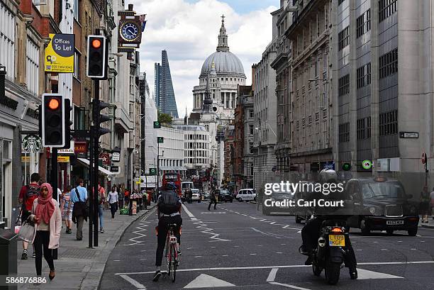 Pedestrians and traffic passes along Fleet Street on August 5, 2016 in London, England. The last two remaining journalists finished their jobs today...