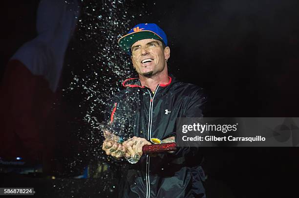Vanilla Ice Rapper Photos and Premium High Res Pictures - Getty Images