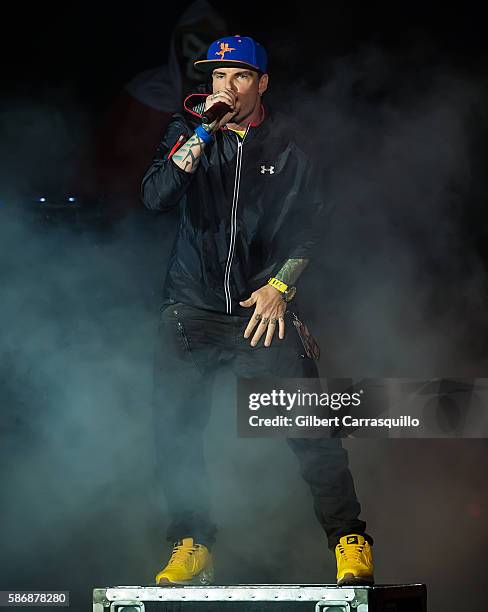 Vanilla Ice Rapper Photos and Premium High Res Pictures - Getty Images
