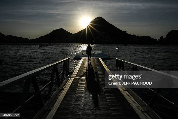 Rower arrives for a training session before the race at the Lagoa Rodrigo de Freitas in Rio de Janeiro during the Rio 2016 Olympic Games on August 7,...