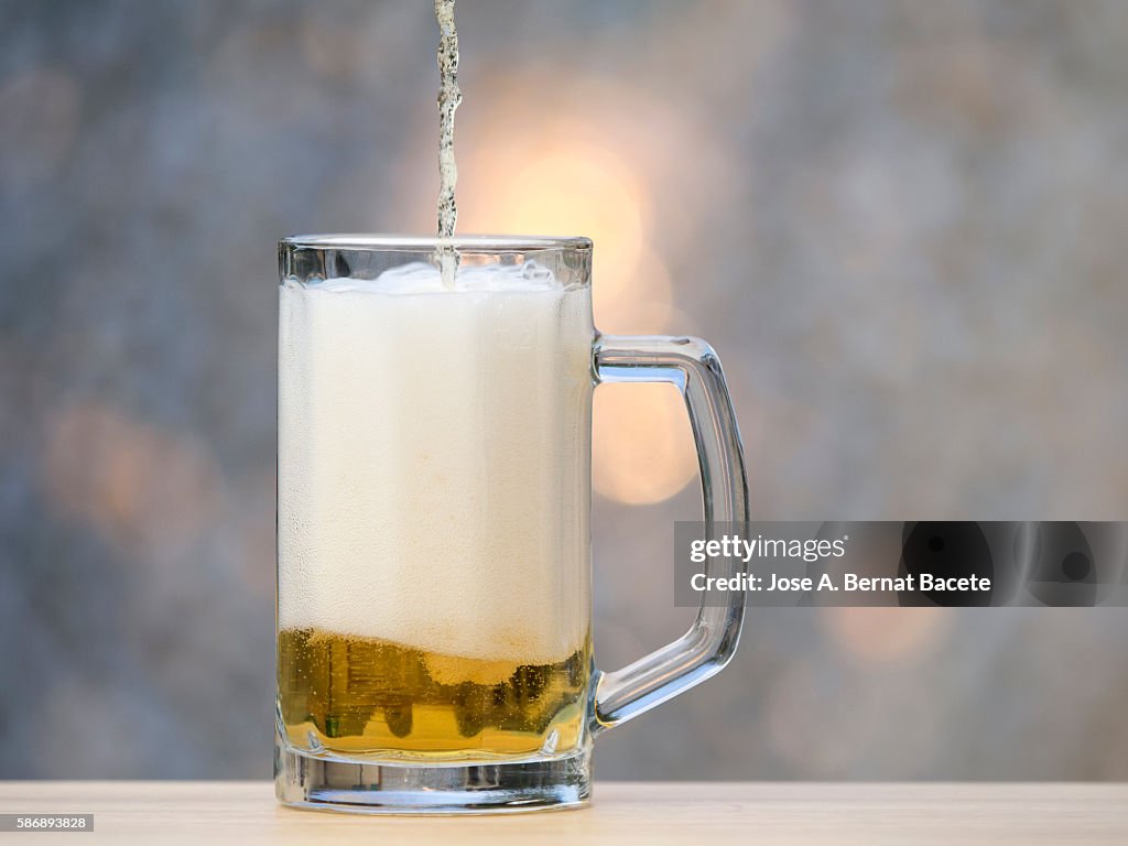 To fill a beer glass