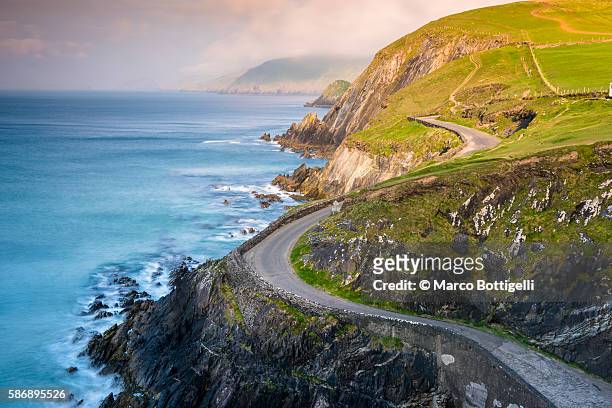 coumeenoole beach (slea head), dingle peninsula, county kerry, munster province, ireland, europe. - ireland stock pictures, royalty-free photos & images