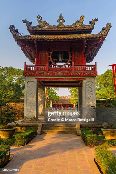 hanoi, vietnam. temple of literature. - hanoi - fotografias e filmes do acervo