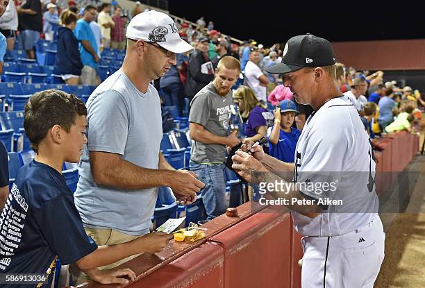 Third basemen Brandon Inge of the Kansas Stars signs and autograph for a fan after beating the Colorado Xpress at the NBC World Series on August 6,...