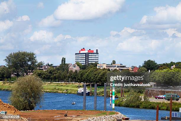 buildings and river mass in venlo - venlo stockfoto's en -beelden