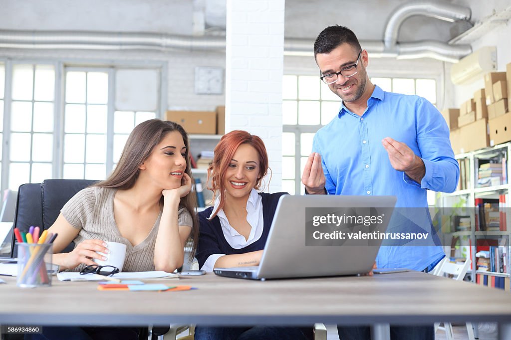 Together Project On Computer Students Preparing Project Together High-Res Stock Photo - Getty Images