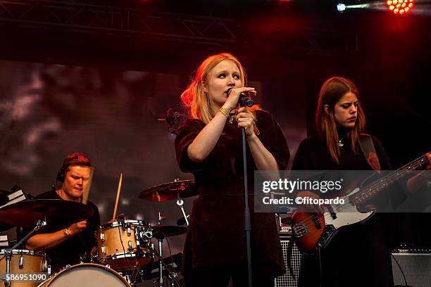 icelandic rock band, performing - cantautor fotografías e imágenes de stock