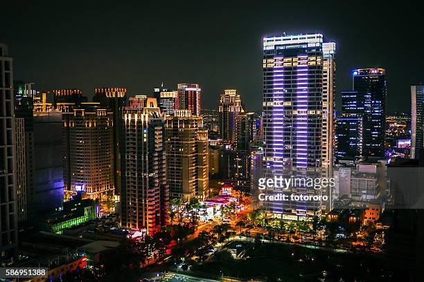 taichung (台中) city nightscape at 7th re-planning district (七期重劃區) in taichung (台中) taiwan (台湾) - 台湾 stockfoto's en -beelden
