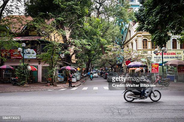 vietnam, hanoi, exterior - cars on motor way stockfoto's en -beelden
