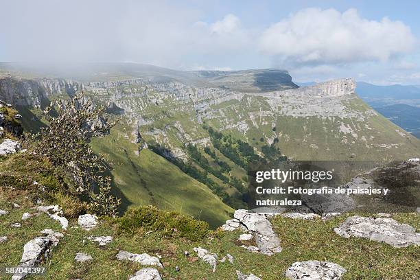 ungino mountain - paisajes stock pictures, royalty-free photos & images