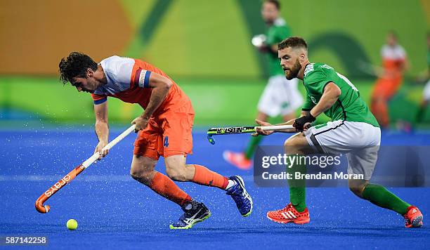 Rio , Brazil - 7 August 2016; Robert van der Horst of Netherlands in action against Alan Sothern of Ireland during their Pool B match at the Olympic...