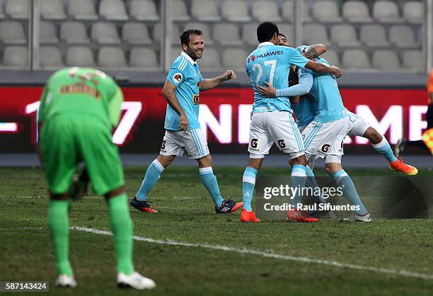 Santiago Silva of Sporting Cristal celebrates the second goal of his team against Universitario during a match between Universitario and Sporting...