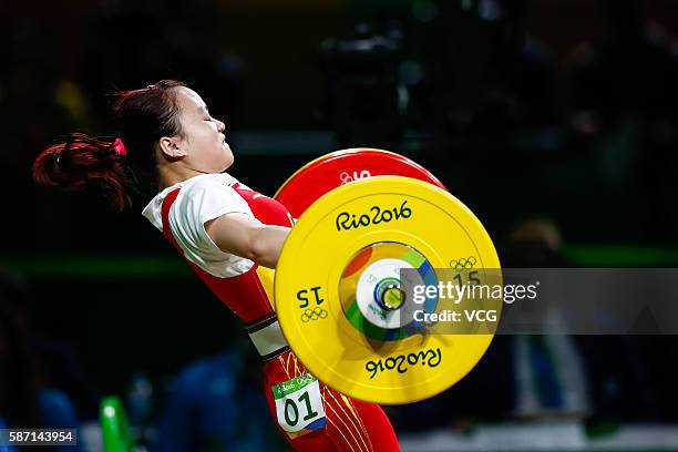 Li Yajun of China competes during the Women's 53kg weightlifting contest on Day 2 of the Rio 2016 Olympic Games at Riocentro - Pavilion 2 on August...