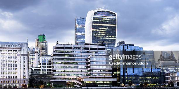 london's financial centre at twilight - 20 fenchurch street stock pictures, royalty-free photos & images
