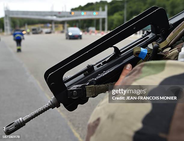 Famas Guard 116 Famas (Rifle) Stock Photos, High-Res Pictures, and Images - Getty ...