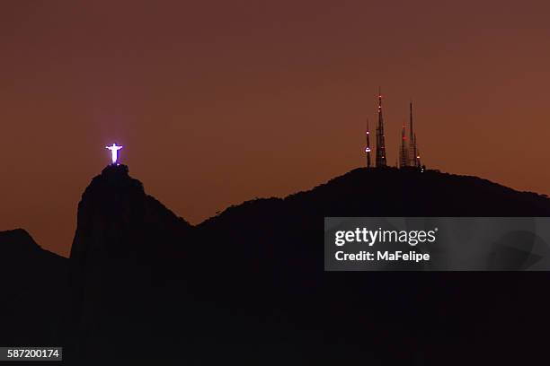 estátua de cristo redentor no rio de janeiro - cristo corcovado imagens e fotografias de stock