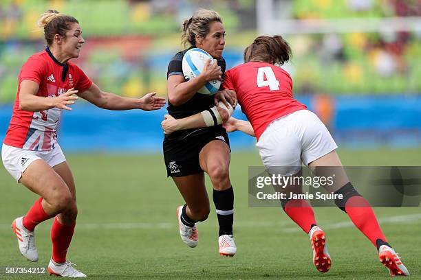 Huriana Manuel of New Zealand is tackled by Emily Scarratt of Great Britain during the Women's Semi Final 2 Rugby Sevens match between Great Britain...