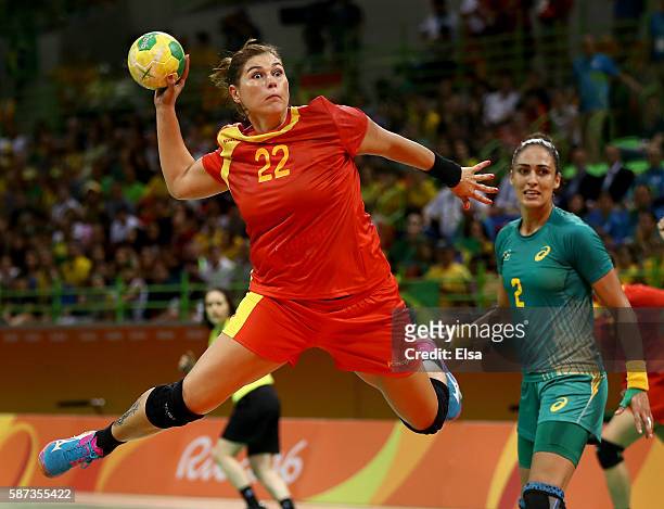 Oana Manea of Romania takes a shot as Fabiana Diniz of Brazil defends on Day 3 of the Rio 2016 Olympic Games at the Future Arena on August 8, 2016 in...