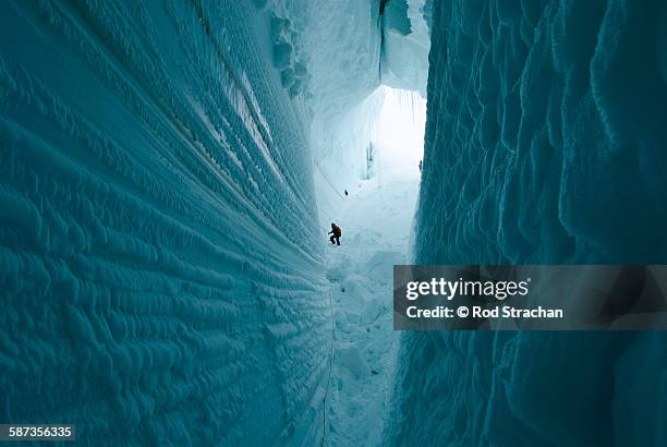 descent into the abyss - crevasse fotografías e imágenes de stock