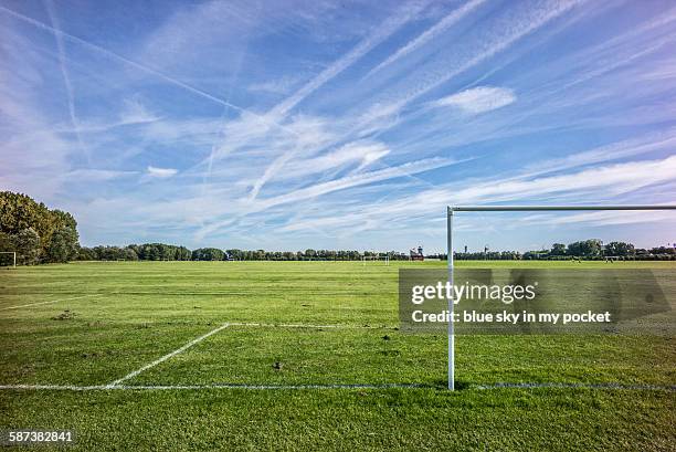 hackney marshes - track and field stadium stockfoto's en -beelden