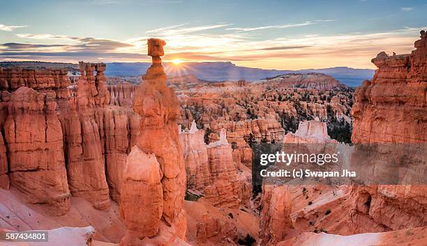 bryce canyon sunrise - bryce canyon photos et images de collection