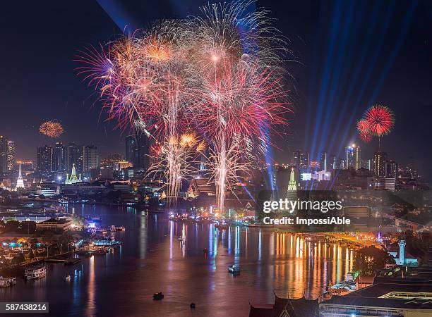happy new year 2016 celebration - city year stock-fotos und bilder