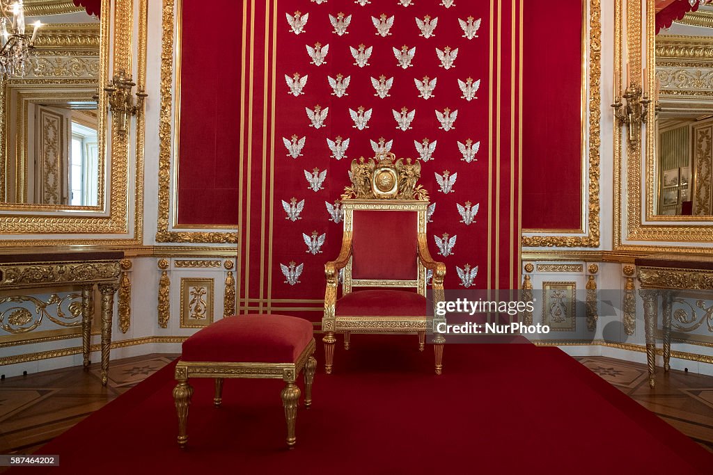 The Throne room at the Interior of the Royal Castle in Warsaw on... Photo  d'actualité - Getty Images