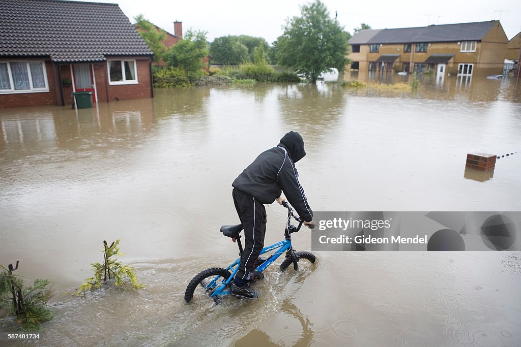 UK - Floods - Cycling through floodwaters