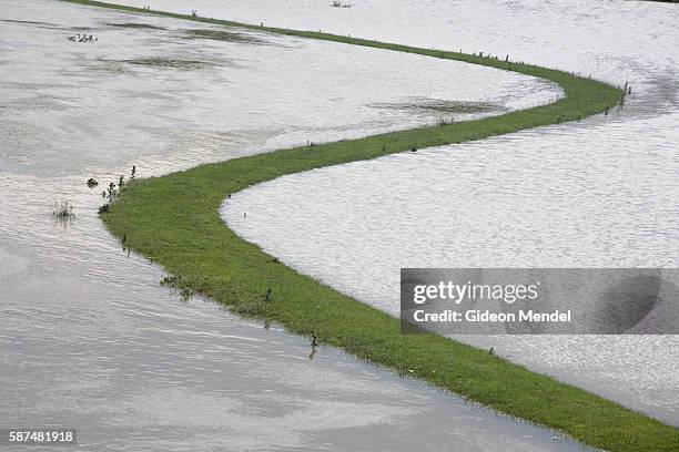 Some raised land froms a graphic "S' shape on flooded farmland near Catcliffe Village in south Yorkshire. This was one of the areas which was flooded...