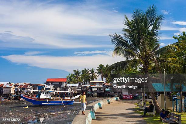 seaside street in davao, philippines - davao city stockfoto's en -beelden