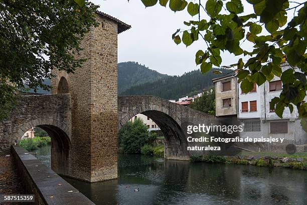 medieval bridge balmaseda - paisajes stock pictures, royalty-free photos & images