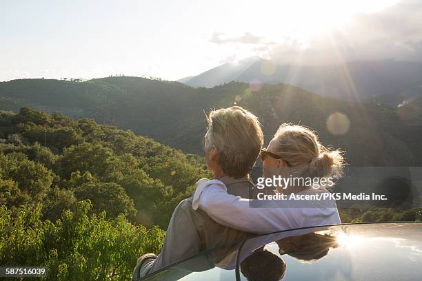 couple relax by car,look out across hills - car top view stock-fotos und bilder