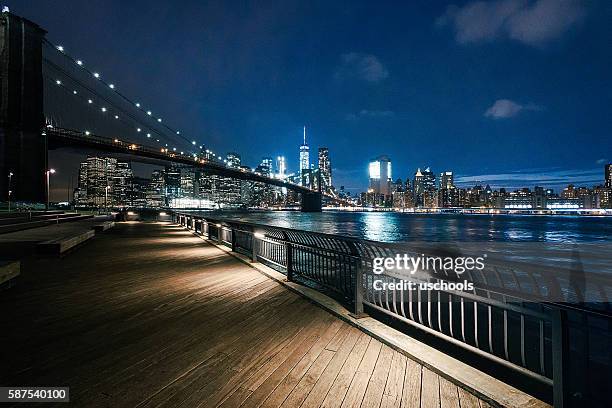 nueva york - brooklyn bridge park - nyc skyline night fotografías e imágenes de stock