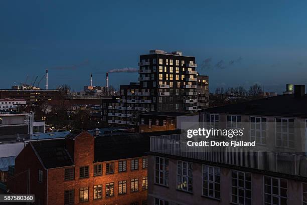 blue hour cityscape - dorte fjalland - fotografias e filmes do acervo