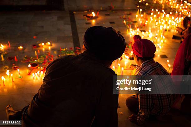 Family celebrating Diwali festival night, also Bandi Chhor Divas celebration for the Sikh religion followers at the Gurdwara Dukh Nivaran Sahib in...