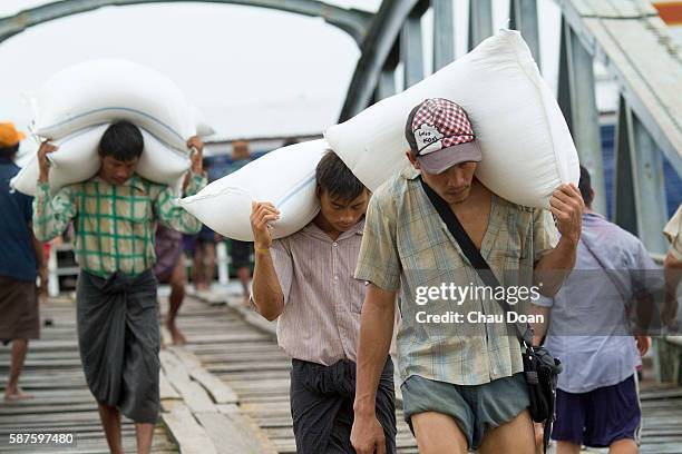 Loading Labour 160 Loading Labour Stock Photos, High-Res Pictures, and Images - Getty ...